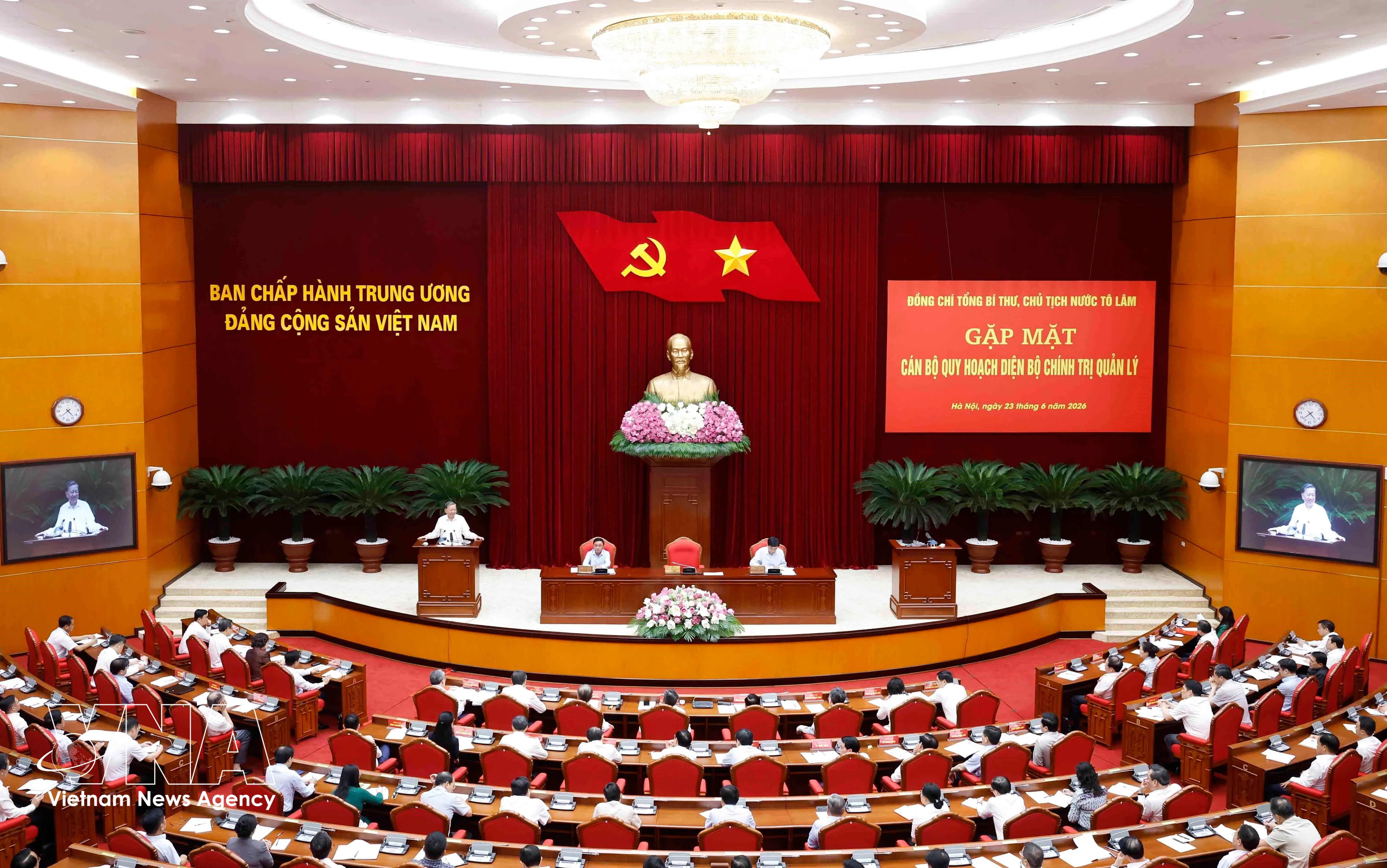 Party General Secretary and State President To Lam presides over the meeting with officials included in the personnel planning scheme under the management of the Politburo on June 23. (Photo: VNA)