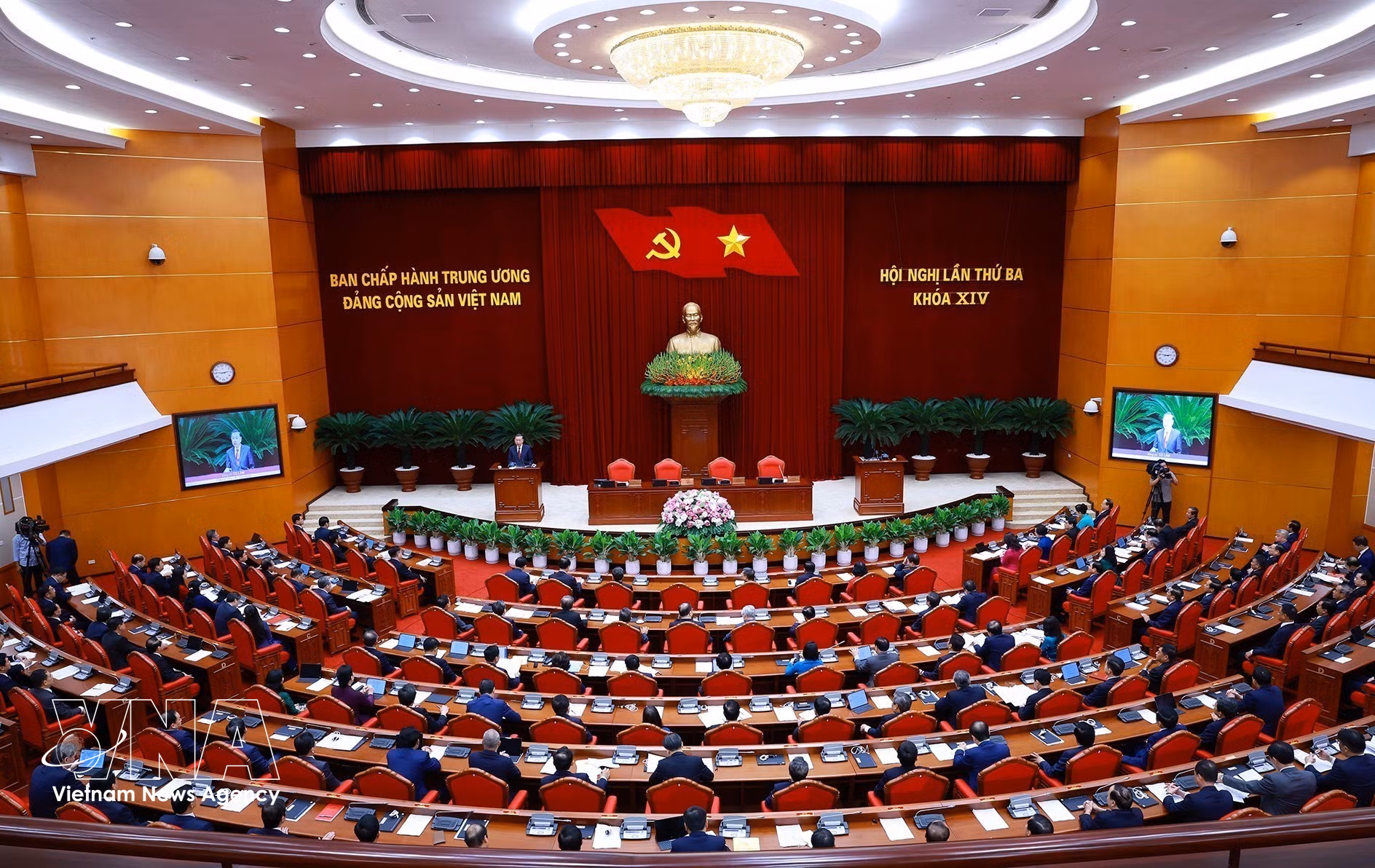vnanet-potal-be-mac-hoi-nghi-ban-chap-hanh-trung-uong-dang-lan-thu-3-khoa-xiv-8909903.jpg