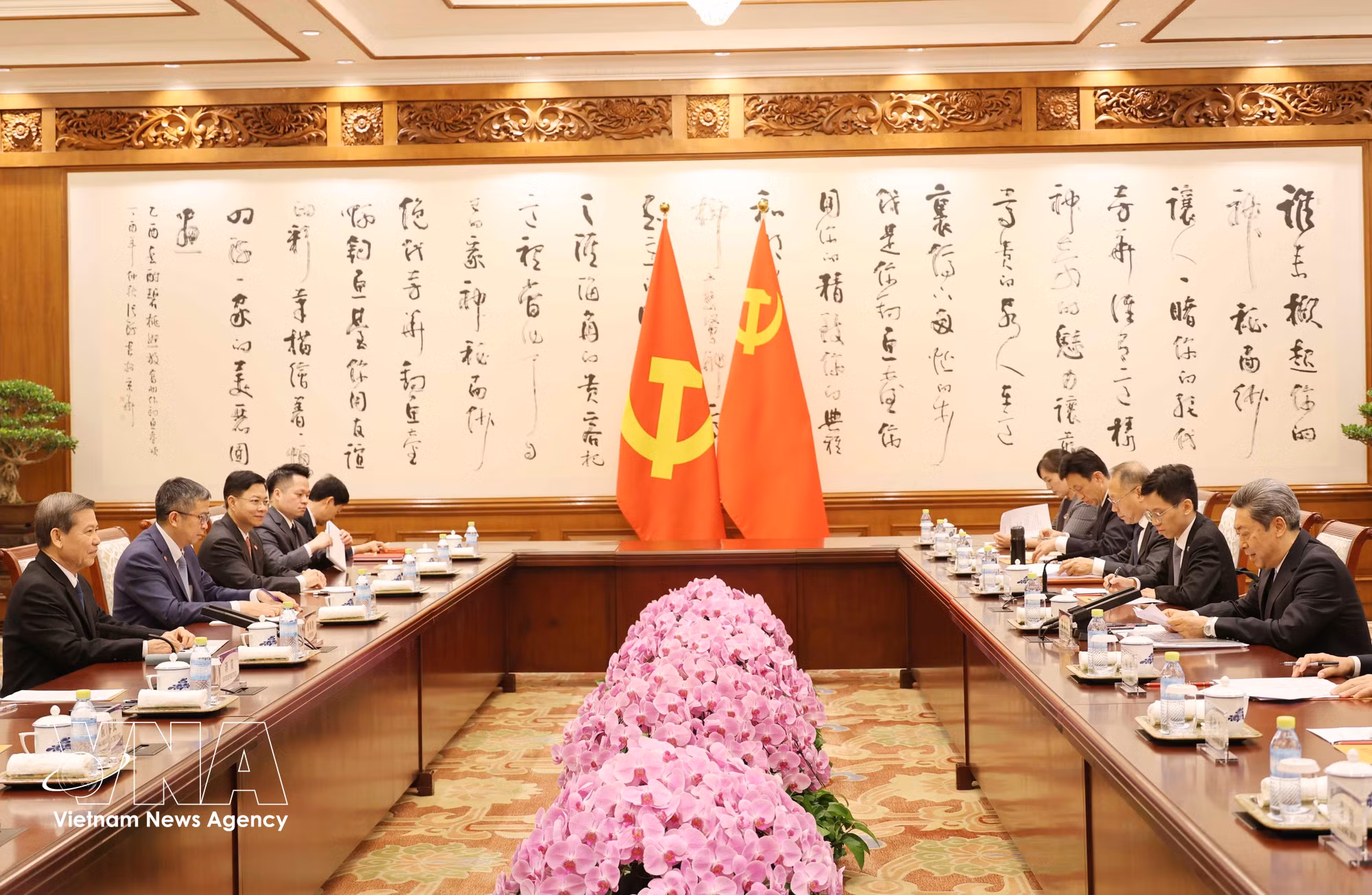 vnanet-potal-truong-ban-noi-chinh-trung-uong-le-minh-tri-hoi-dam-voi-bi-thu-uy-ban-chinh-phap-trung-uong-dang-cong-san-trung-quoc-8889526-1.jpg
