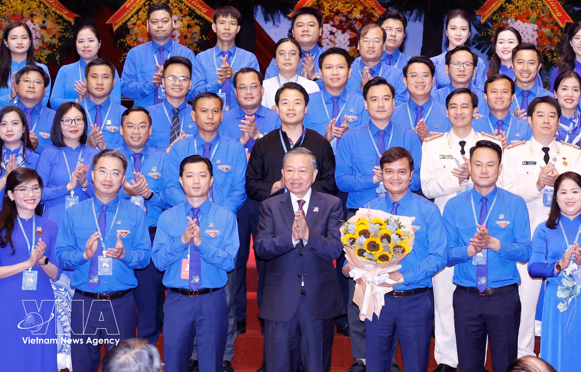 vnanet-potal-tong-bi-thu-chu-tich-nuoc-to-lam-tang-hoa-ban-chap-hanh-doan-tncs-ho-chi-minh-lan-thu-xiii-nhiem-ky-2026-2031-anh-thong-nhat-8847405.jpg