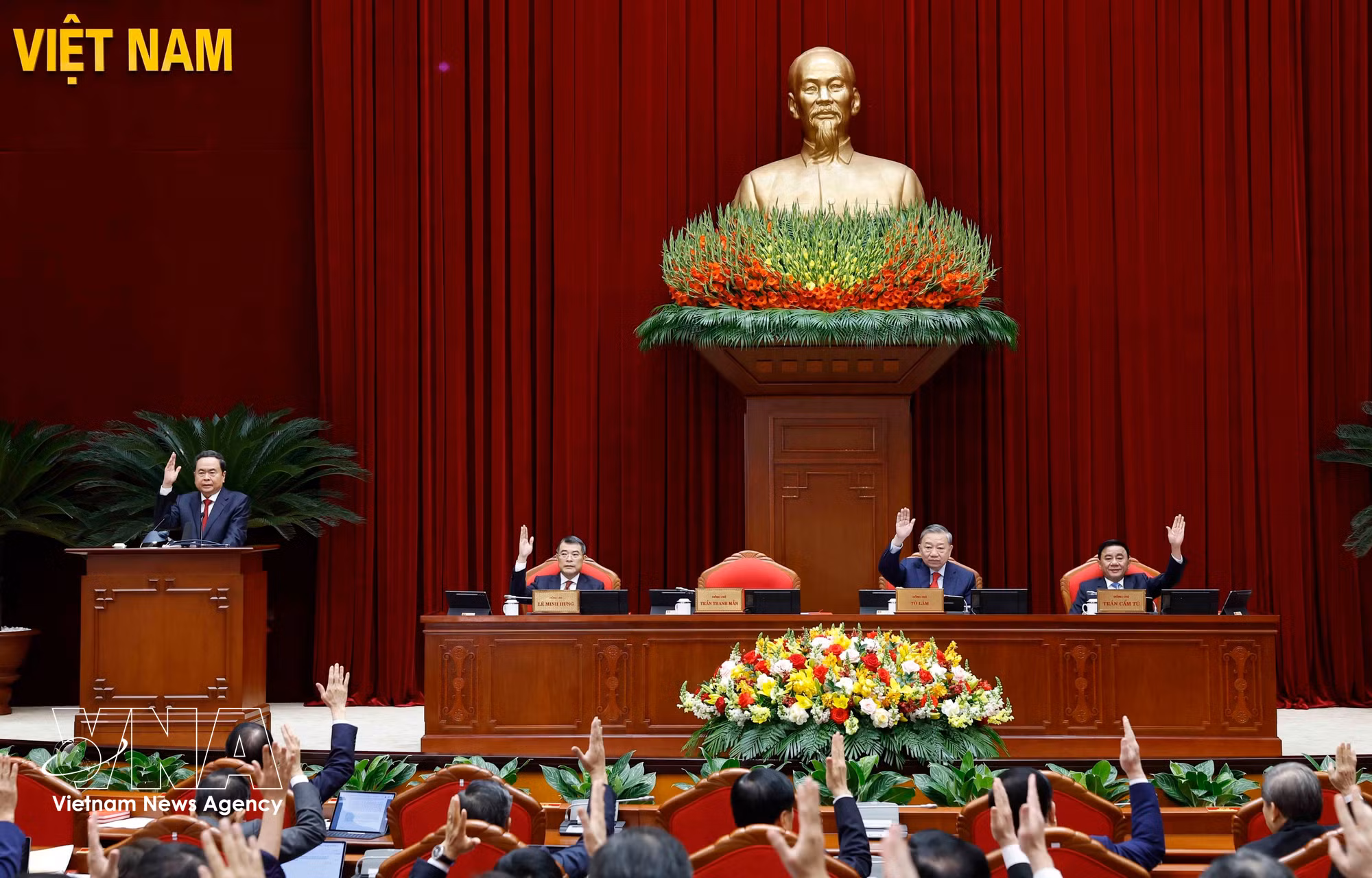 vnanet-potal-khai-mac-hoi-nghi-lan-thu-hai-ban-chap-hanh-trung-uong-dang-khoa-xiv-8657006.jpg