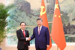 Le Hoai Trung (L), Politburo member, Minister of Foreign Affairs and Special Envoy of General Secretary of the Communist Party of Vietnam (CPV) Central Committee To Lam pays a courtesy call on General Secretary of the Communist Party of China Central Committee and President of China Xi Jinping in Beijing on February 4 (Source: MoFA)