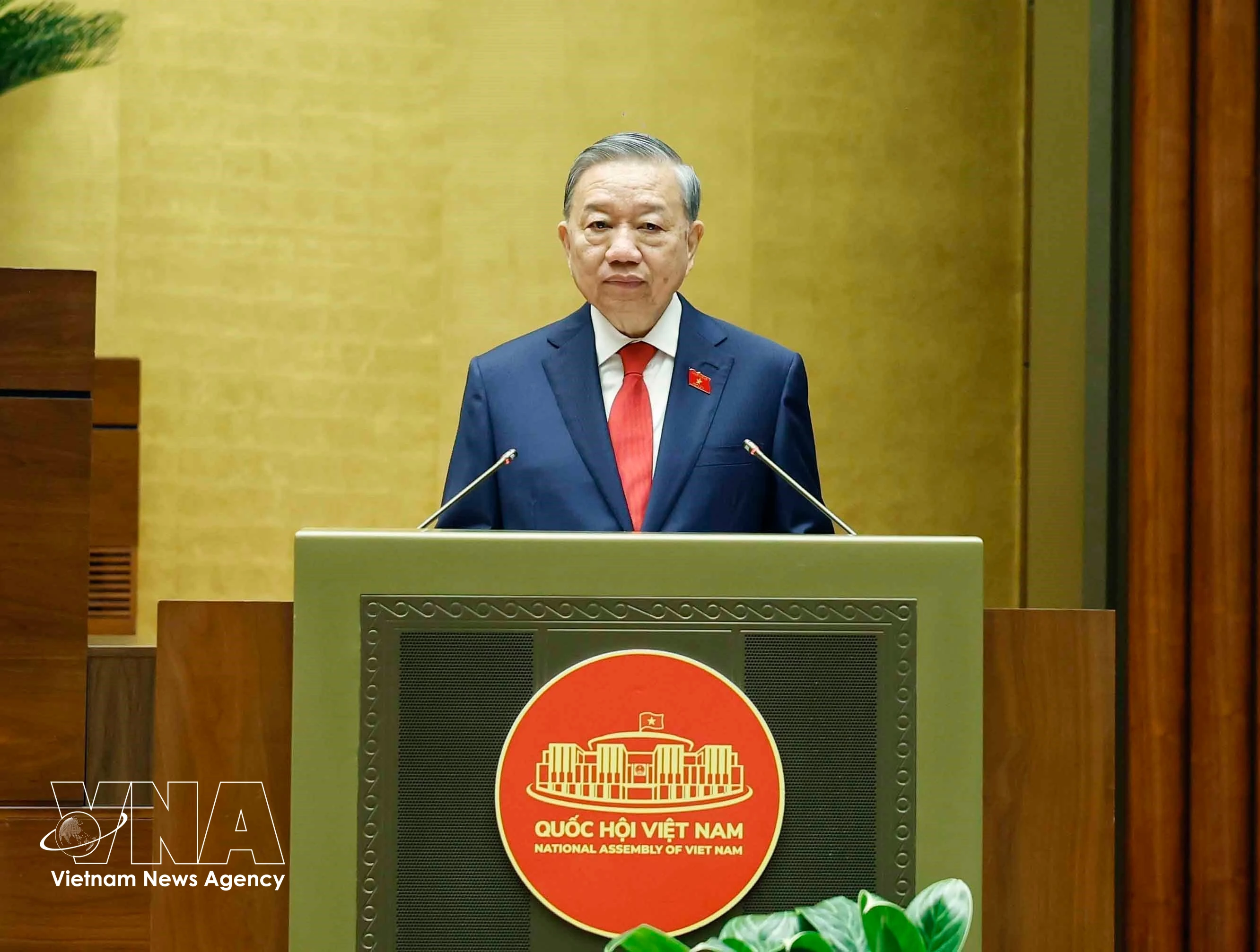 Party General Secretary and State President To Lam delivers his inaugural address at the 16th National Assembly's first session on April 7. (Photo: VNA)