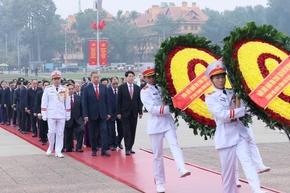 A delegation of Party, State leaders lay a wreath and paid tribute to President Ho Chi Minh at his mausoleum in Hanoi on the morning of February 3 on the occasion of the 96th founding anniversary of the Communist Party of Vietnam (CPV) (February 3, 1930 – 2026). (Photo: VNA)