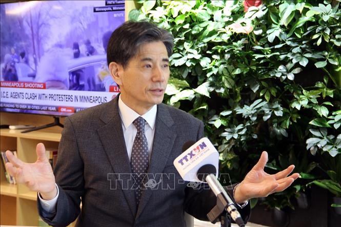 Kwon Sung Taek, Chairman of the Korea–Vietnam Economic and Cultural Association (KOVECA) speaks to a VNA correspondent in Seoul on the occasion of the 14th National Party Congress. (Photo: VNA)