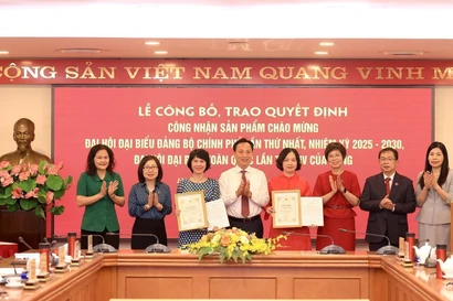 VNA photo book marks first Government Party Congress 