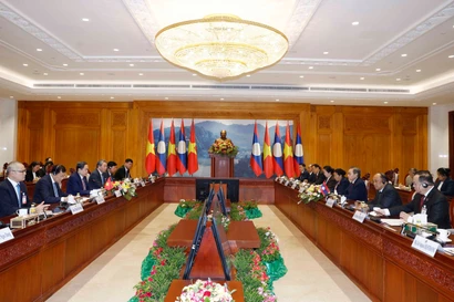 Vietnamese NA Chairman meets Lao counterpart in Vientiane