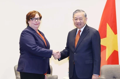 Vietnamese Party chief meets with Chairperson of Communist Party of Finland