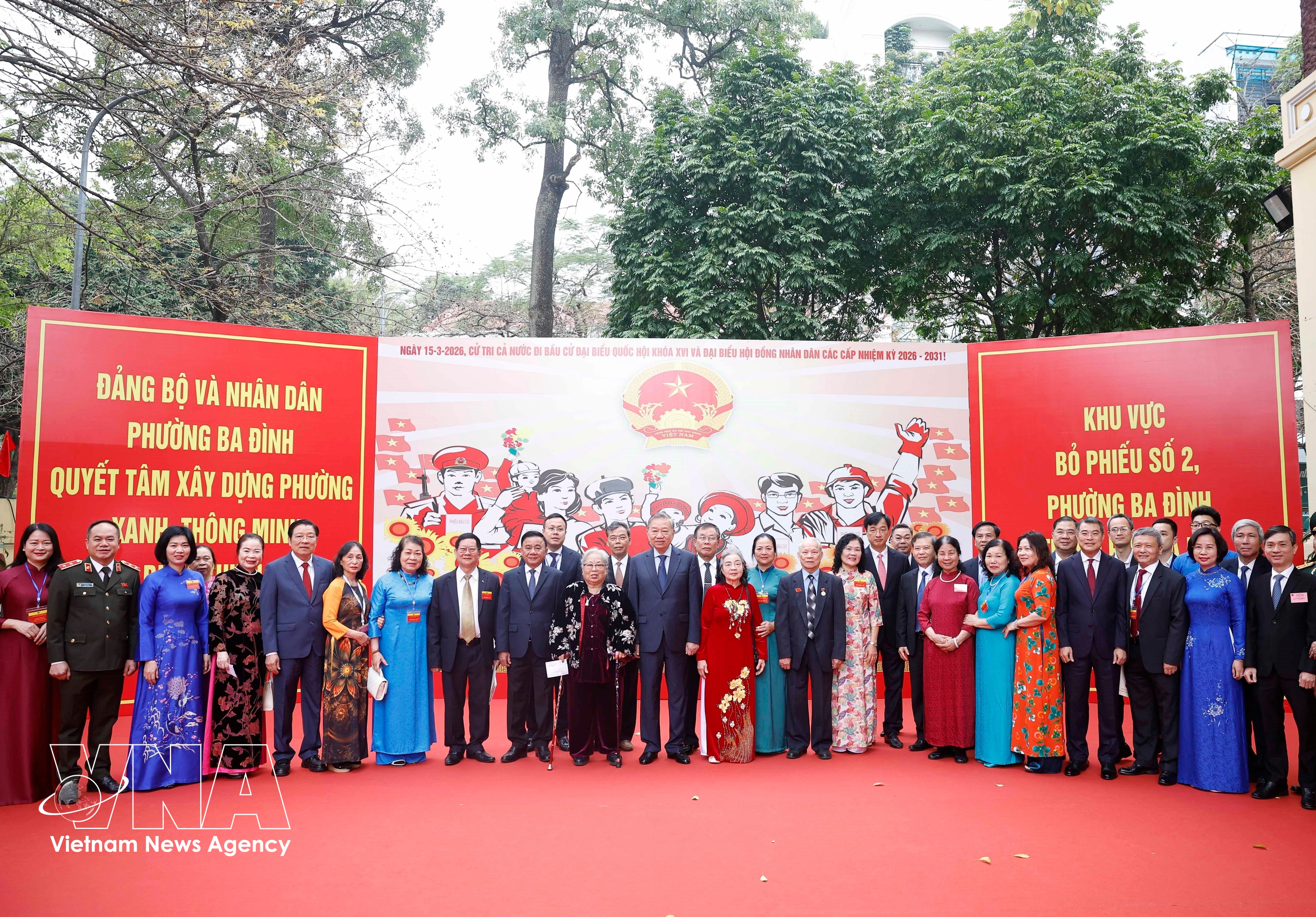 Party General Secretary To Lam meets voters at Polling Station No. 2 in Ba Dinh ward in Hanoi. (Photo: VNA)