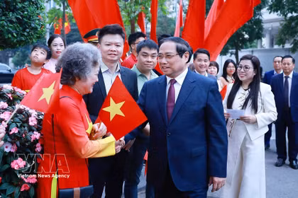 Prime Minister Pham Minh Chinh casts ballot in Tay Ho ward, Hanoi