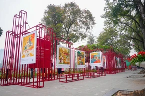 Horse themed art exhibition draws spring crowds in Hanoi