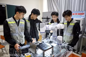 Vietnam to award 1,500 full scholarships for strategic technology training abroad 