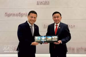 Key Party leader meets Singaporean PAP Chairman 