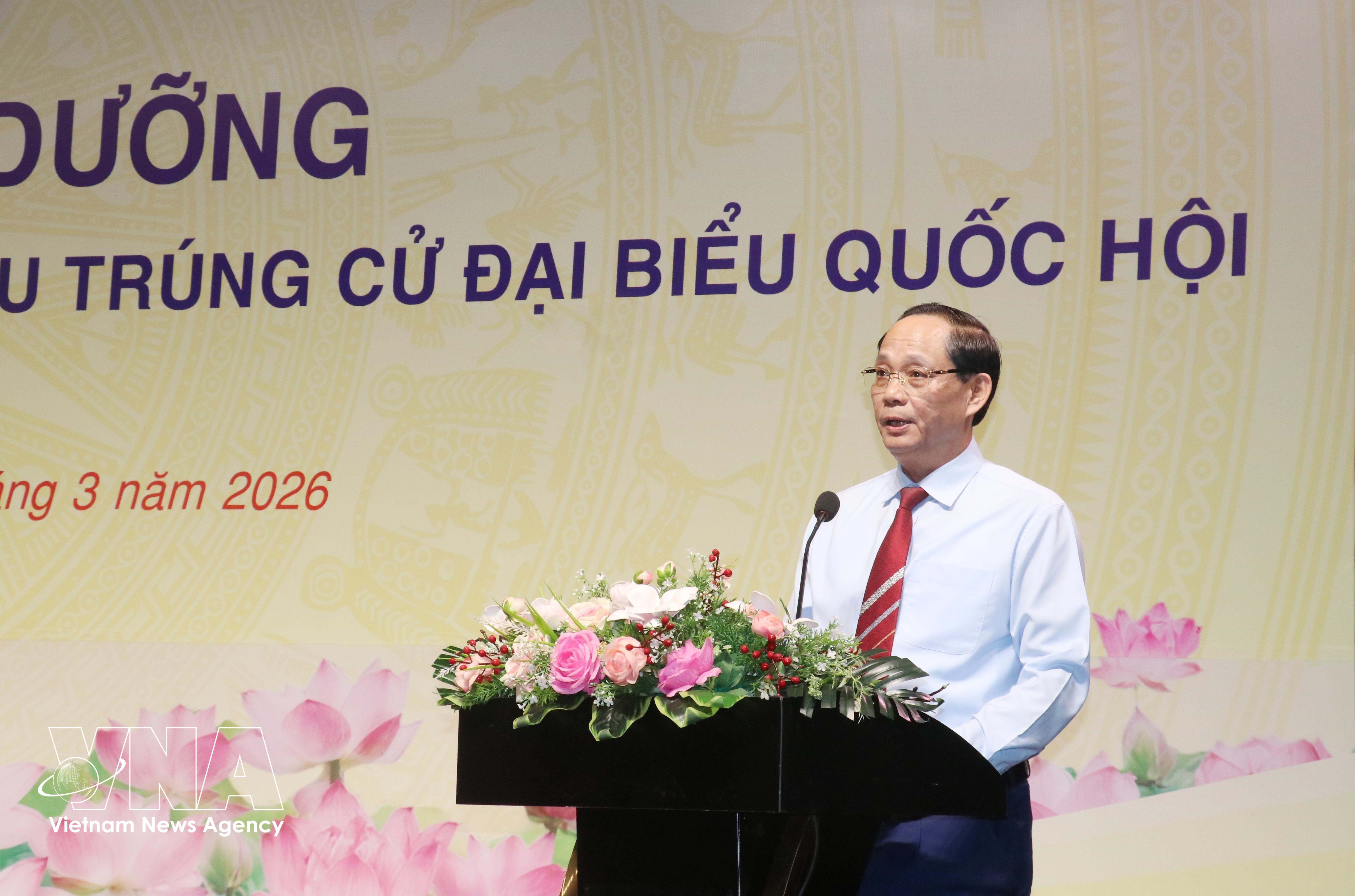 NA Vice Chairman Tran Quang Phuong speaks at the training conference on March 25. (Photo: VNA)