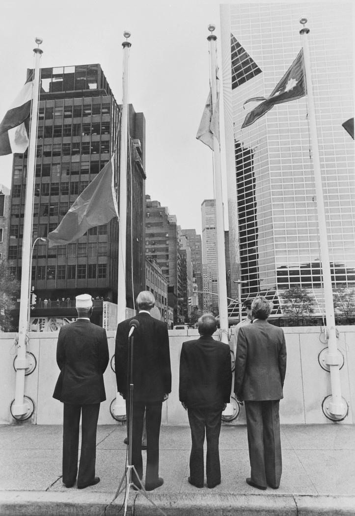 After reunification, diplomacy is pivotal in integrating Vietnam internationally. In photo: Vietnam’s flag-raising ceremony is held at the United Nations Headquarters on Sept. 20, 1977, marking the country’s official membership of the world’s largest international organisation. (Photo: VNA Archives) anh-6-4551.jpg