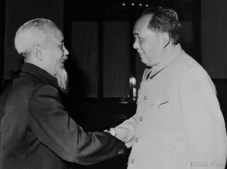 From 1945 to 1954, Vietnam’s diplomacy pushes forward political and legal struggles, while wining international support and establishing relations with 10 socialist countries. In photo: President Ho Chi Minh and Chairman of the People's Republic of China, Mao Zedong, in Beijing, 1960. (Photo: VNA) anh-2-avatar.jpg