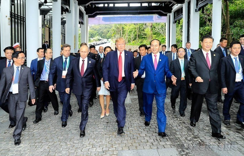 Vietnam’s diplomacy continues to contribute to deepening external relations and international integration. In photo: State President Tran Dai Quang with foreign leaders at the 25th APEC Economic Leaders’ Meeting themed “Creating New Dynamism, Fostering a Shared Future,” in Da Nang, 2017. (Photo: VNA) anh-10-8018.jpg