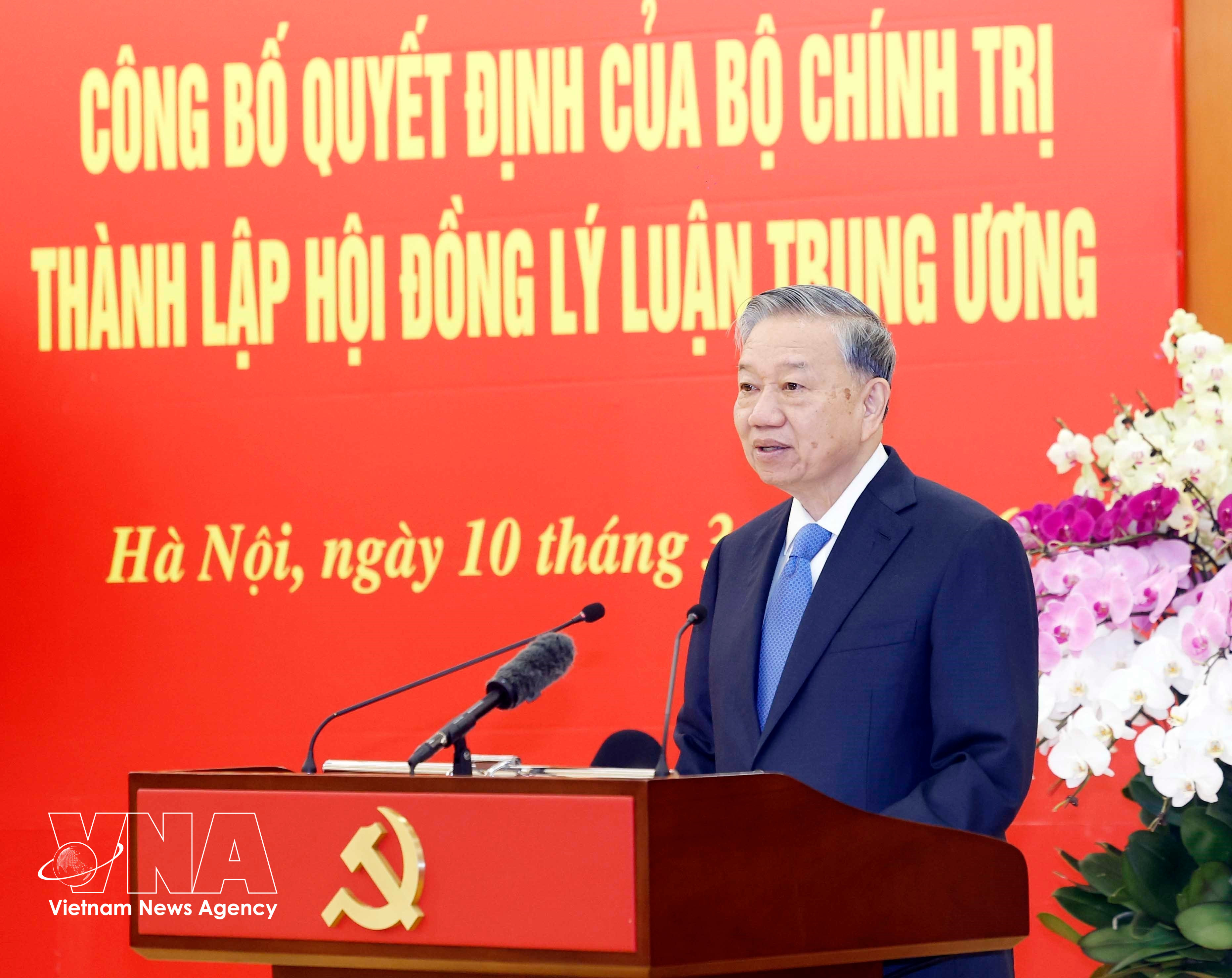 Party General Secretary To Lam speaks at the conference to announce the Politburo’s decision to establish the Central Theoretical Council for the 2026–2031 tenure. (Photo: VNA)