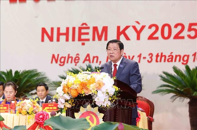 Politburo member, Secretary of the Party Central Committee, Chairman of its Commission for Internal Affairs Phan Dinh Trac speaks at the 20th Nghe An provincial Party Congress for the 2025-2030 tenure. (Photo: VNA)