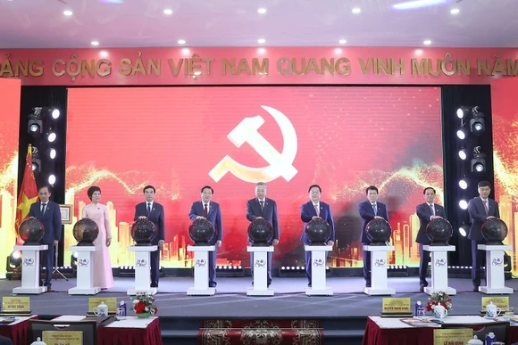 General Secretary To Lam attends launch of 14th National Party Congress official website