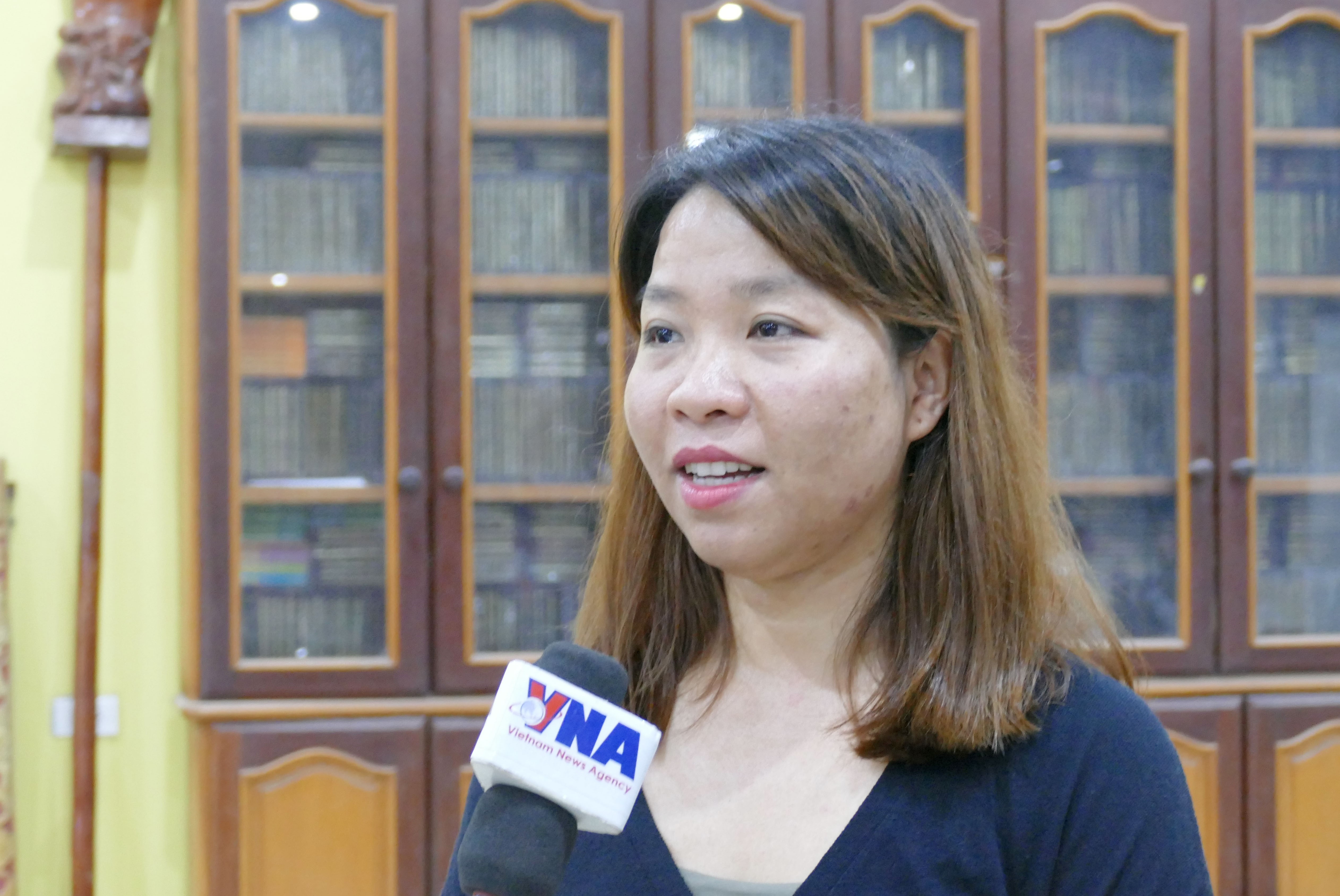 Nguyen Thi Thu Huyen, Chief of the Office of the Association of Vietnamese People in Vientiane, grants an interview to the Vietnam News Agency (Photo: VNA)