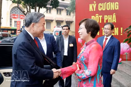 Party leader extends Lunar New Year greetings to Vietnam News Agency