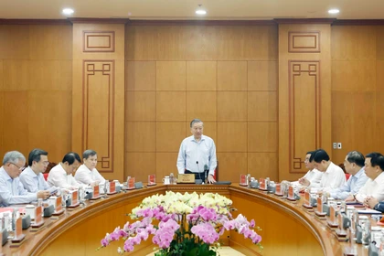 Party chief calls for resolute fight against “internal enemy” with new thinking