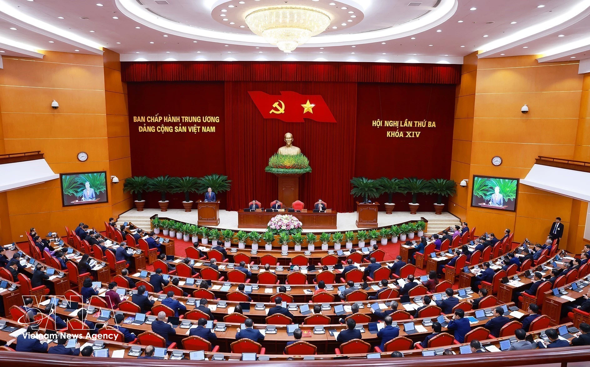 The opening sitting of the 14th Party Central Committee’s third plenum (Photo: VNA)