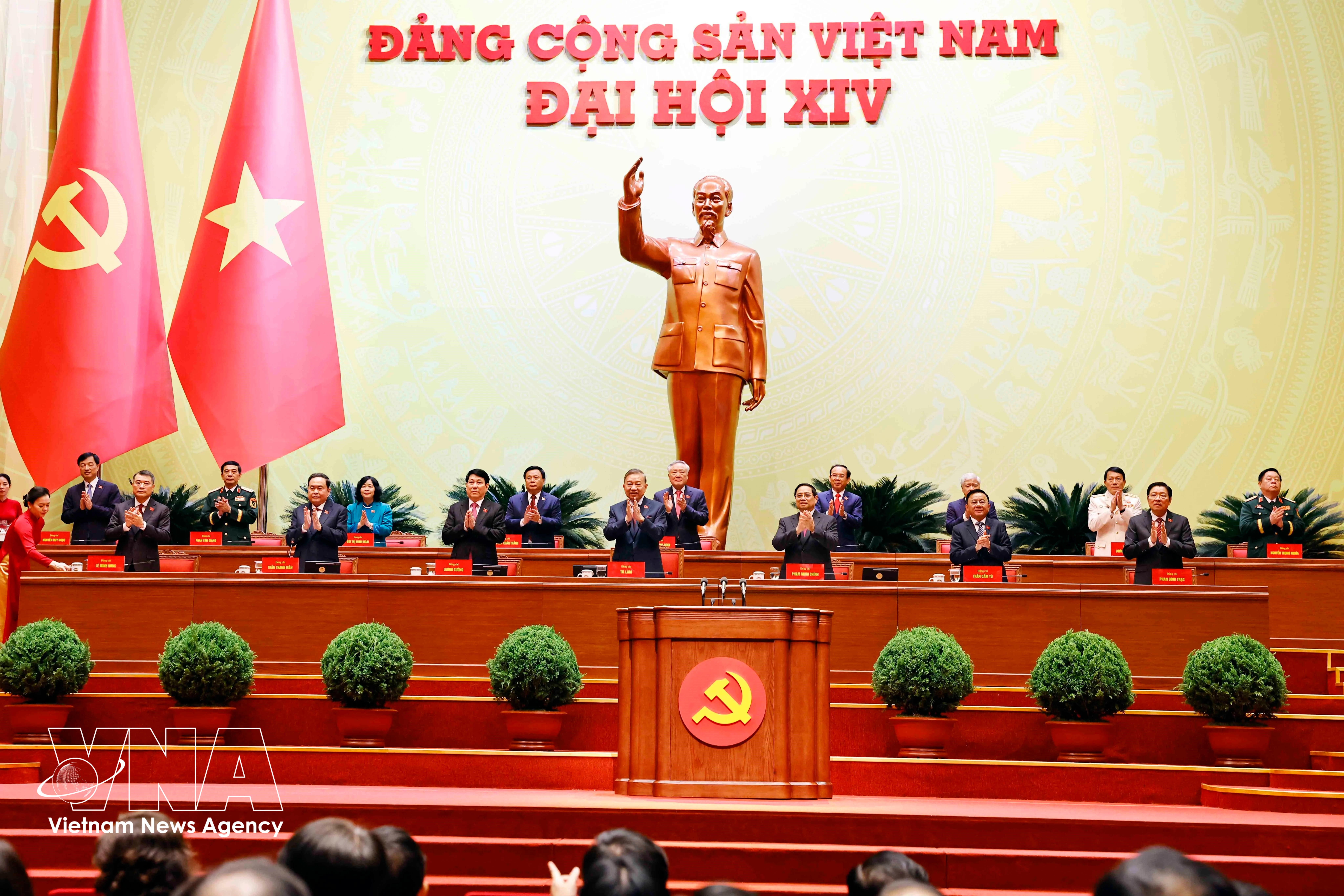 The presidium of the preparatory session of the 14th National Party Congress. (Photo: VNA) 