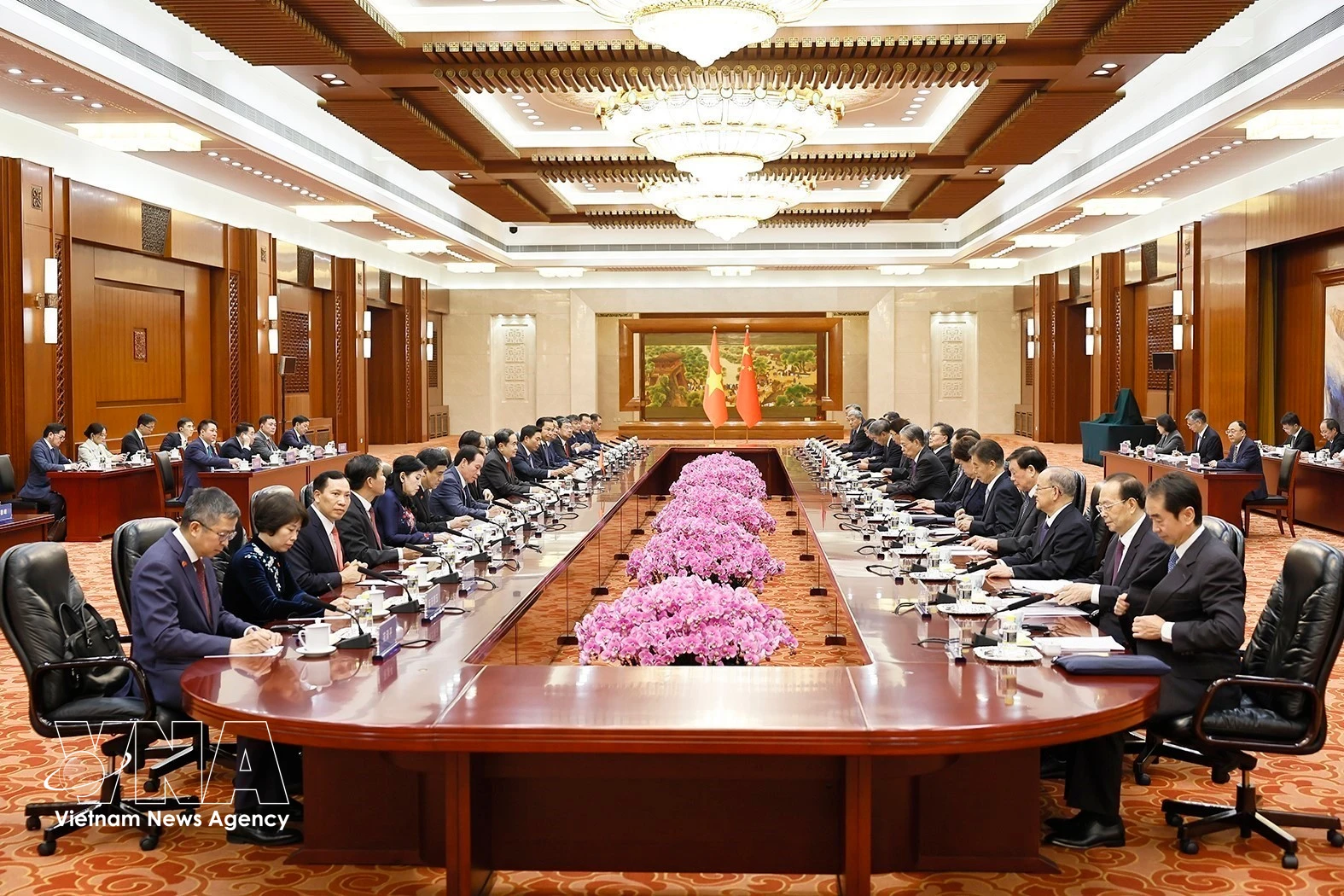 President of the Vietnamese National Assembly Tran Thanh Man holds talks with Zhao Leji, Chairman of the National People's Congress Standing Committee of China, and co-chairs the second session of the cooperation committee between the two legislative bodies in Beijing on October 12, 2026. (Photo: VNA)