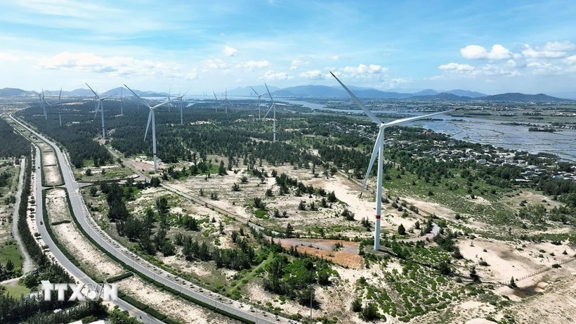 Phuong Mai Wind Power Plant comprises 11 turbines with a total capacity of 26.4 MW and an investment of 1 trillion VND, located in the Nhon Hoi Economic Zone, Gia Lai province (Photo: VNA)