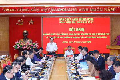 An overview of the conference to announce a decision of the Politburo and the Secretariat. (Photo: VNA)