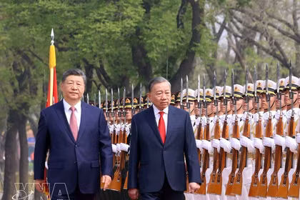 Chinese top leader hosts official welcome ceremony for Party General Secretary, State President of Vietnam