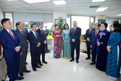 Party chief urges VNA to rise to new heights, worthy of nation’s trusted information source