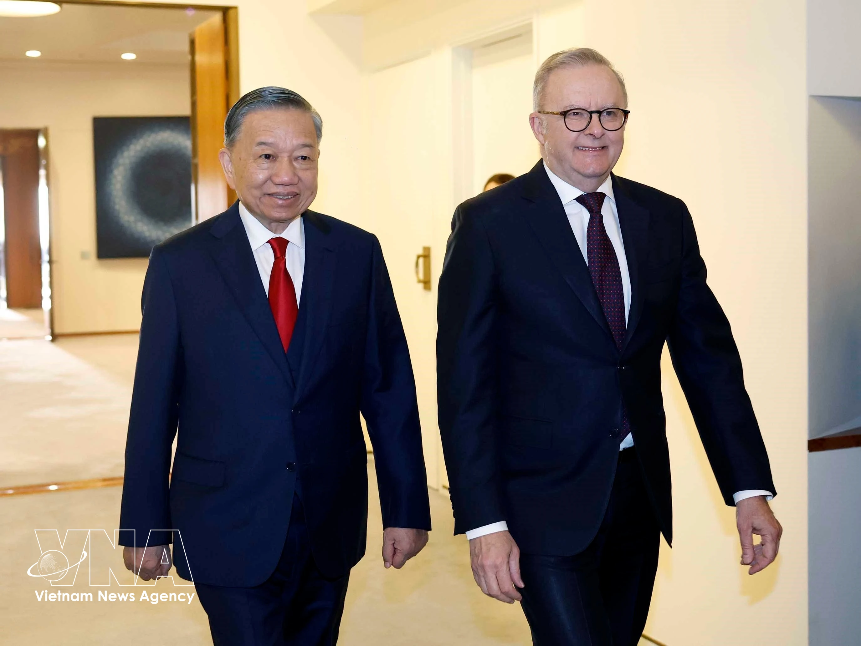 Australian Prime Minister Anthony Albanese (R) welcomes General Secretary of the CPV Central Committee and President To Lam in Canberra on August 11, 2026. (Photo: VNA)