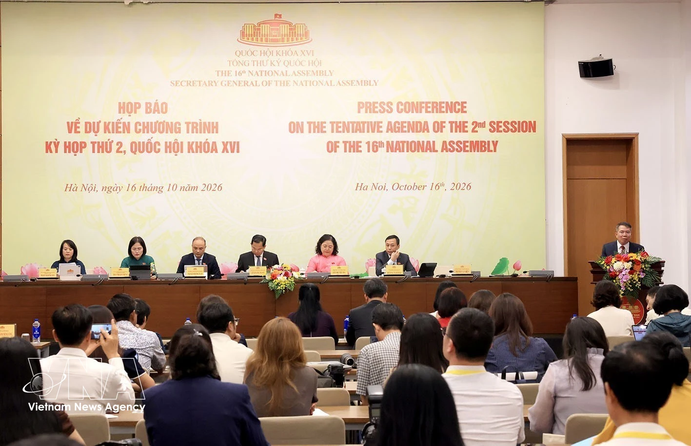 The October 16 press briefing on the second session of the 16th National Assembly (Photo: VNA)