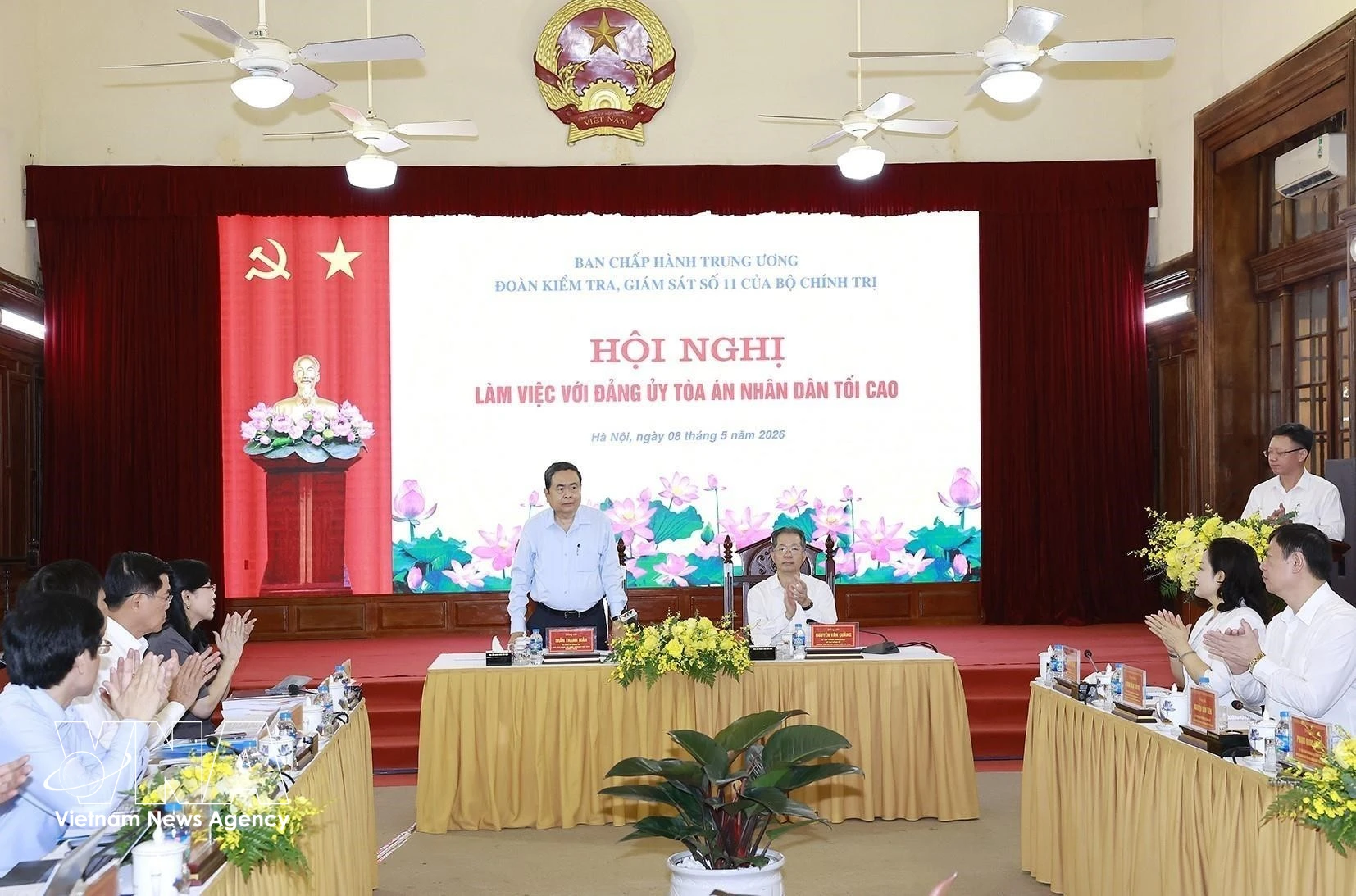 NA Chairman Tran Thanh Man speaks at the working session. (Photo: VNA)