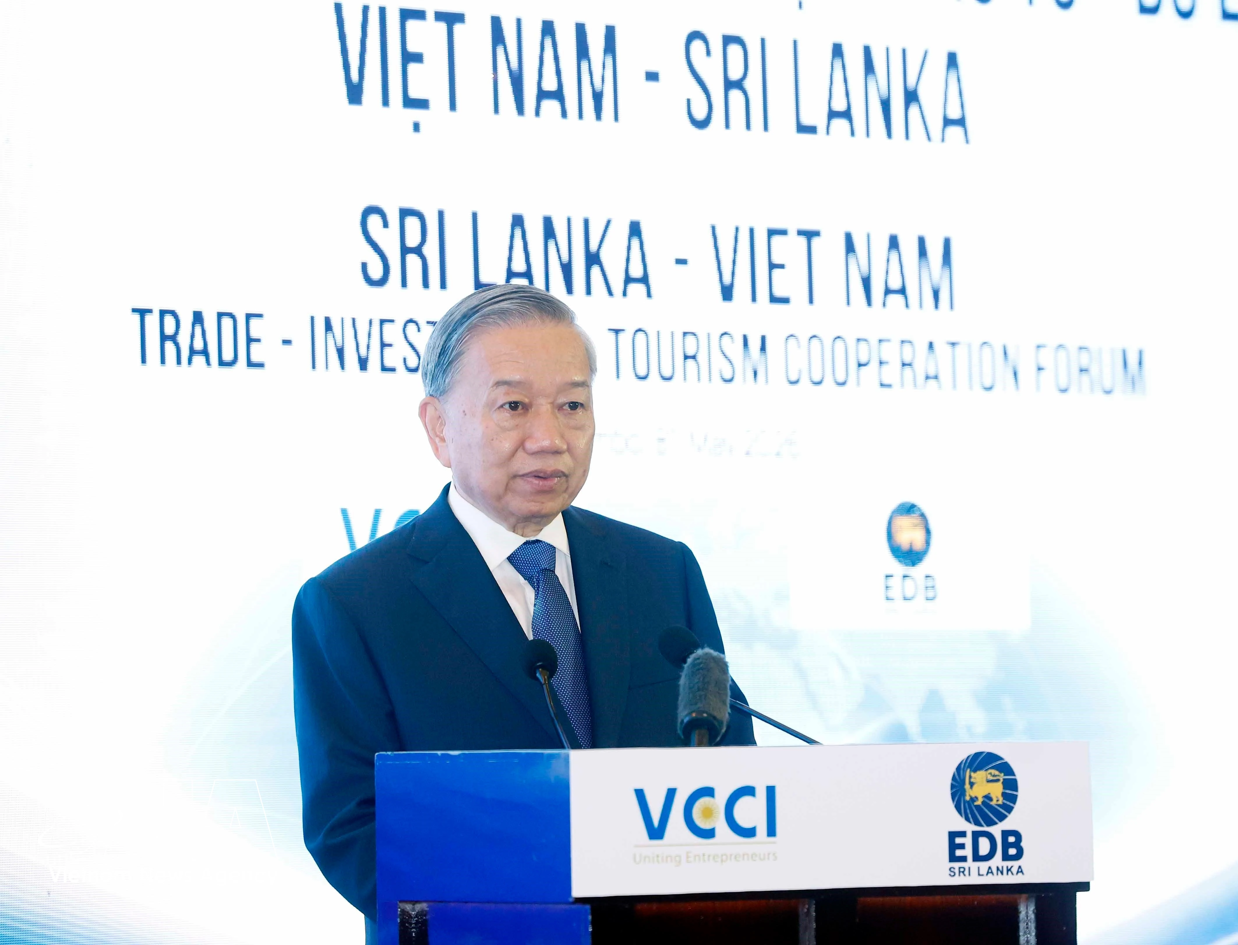 General Secretary of the Communist Party of Vietnam (CPV) Central Committee and State President To Lam addresses the Vietnam – Sri Lanka Trade-Investment-Tourism Cooperation Forum in Colombo on May 8. (Photo: VNA)