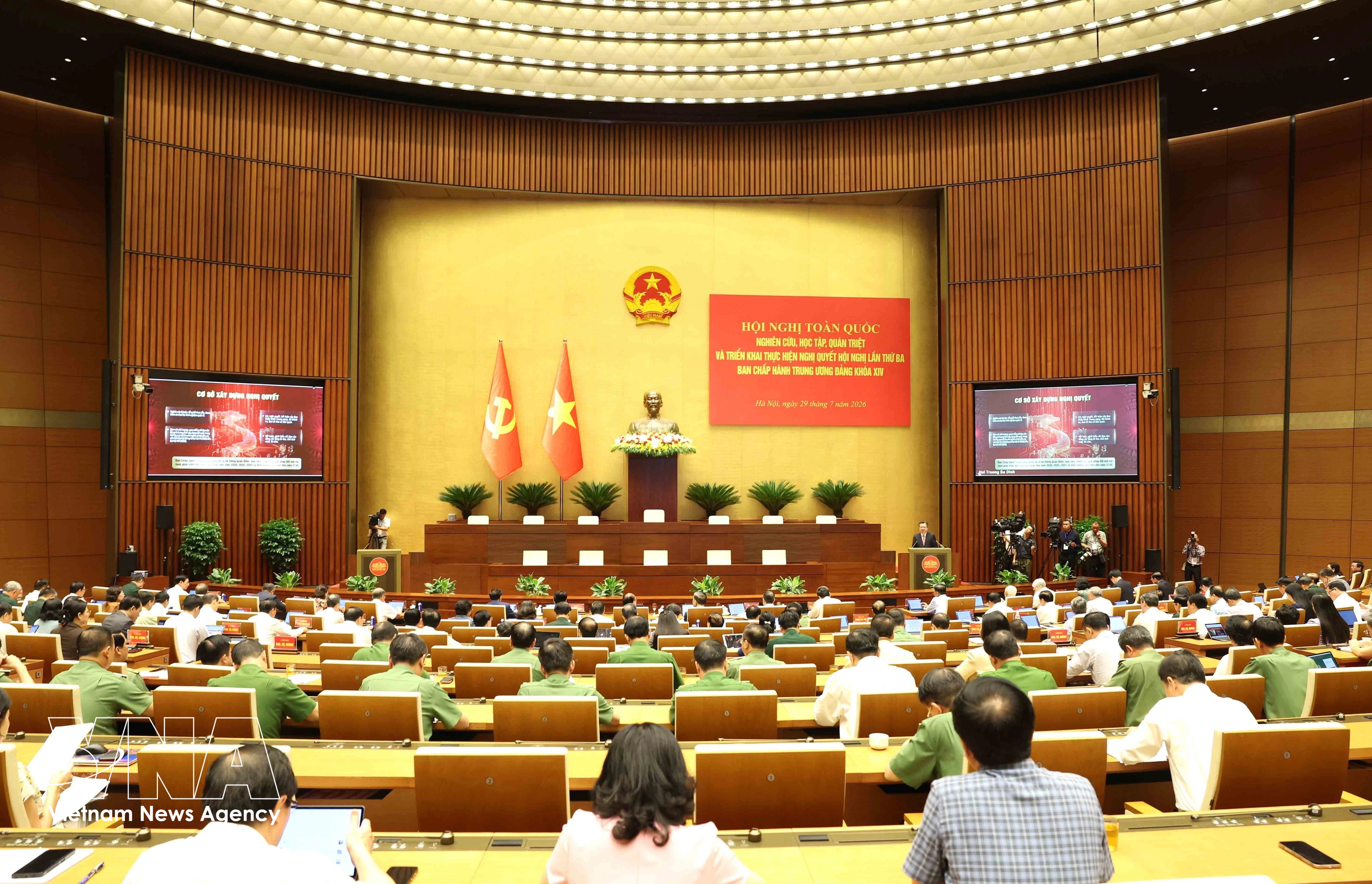 An overview of the conference at the central venue, Dien Hong Hall of the National Assembly House in Hanoi on July 29. (Photo: VNA)