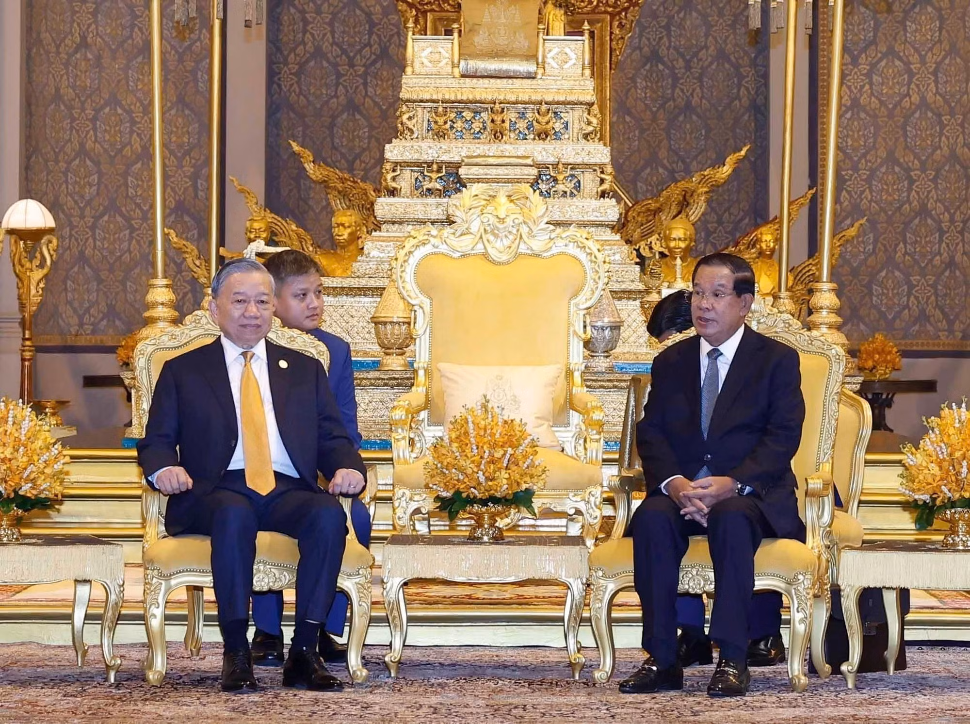 vna-potal-le-don-trong-the-tong-bi-thu-to-lam-tham-cap-nha-nuoc-toi-vuong-quoc-campuchia-8576476.jpg