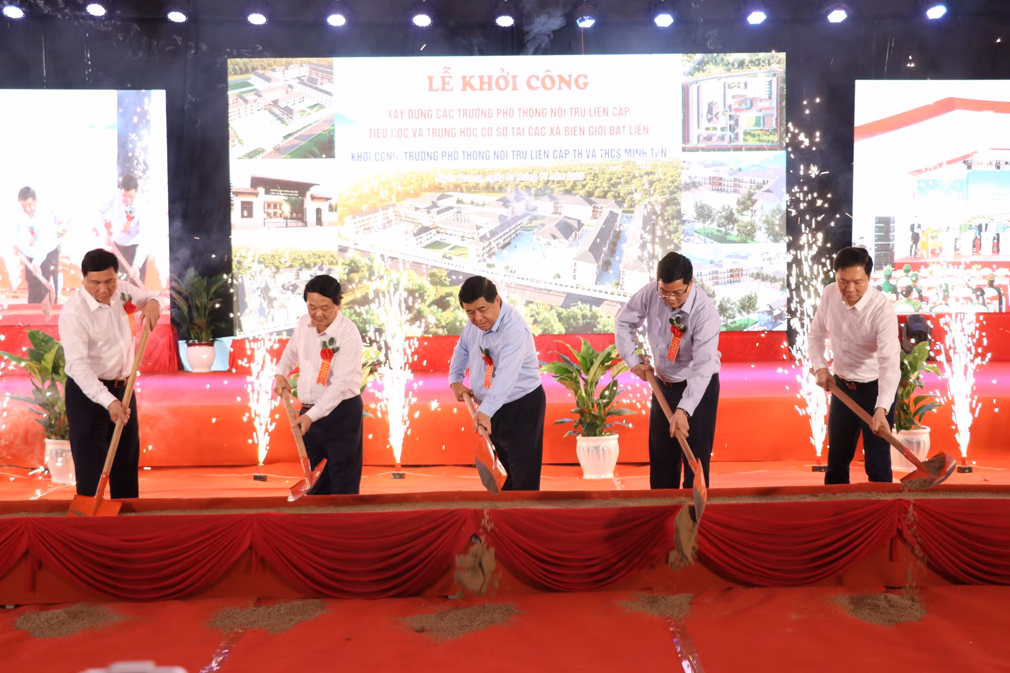 vna-potal-pho-thu-tuong-nguyen-chi-dung-du-le-khoi-congxay-dung-truong-noi-tru-lien-cap-o-tuyen-quang-8396471.jpg