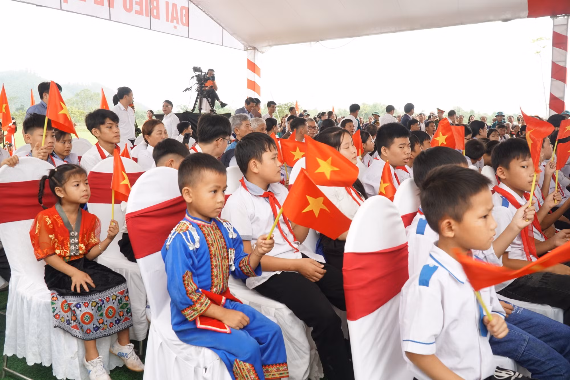 vna-potal-nghe-an-khoi-cong-9-truong-pho-thong-noi-tru-lien-cap-tai-cac-xa-bien-gioi-8396461.jpg