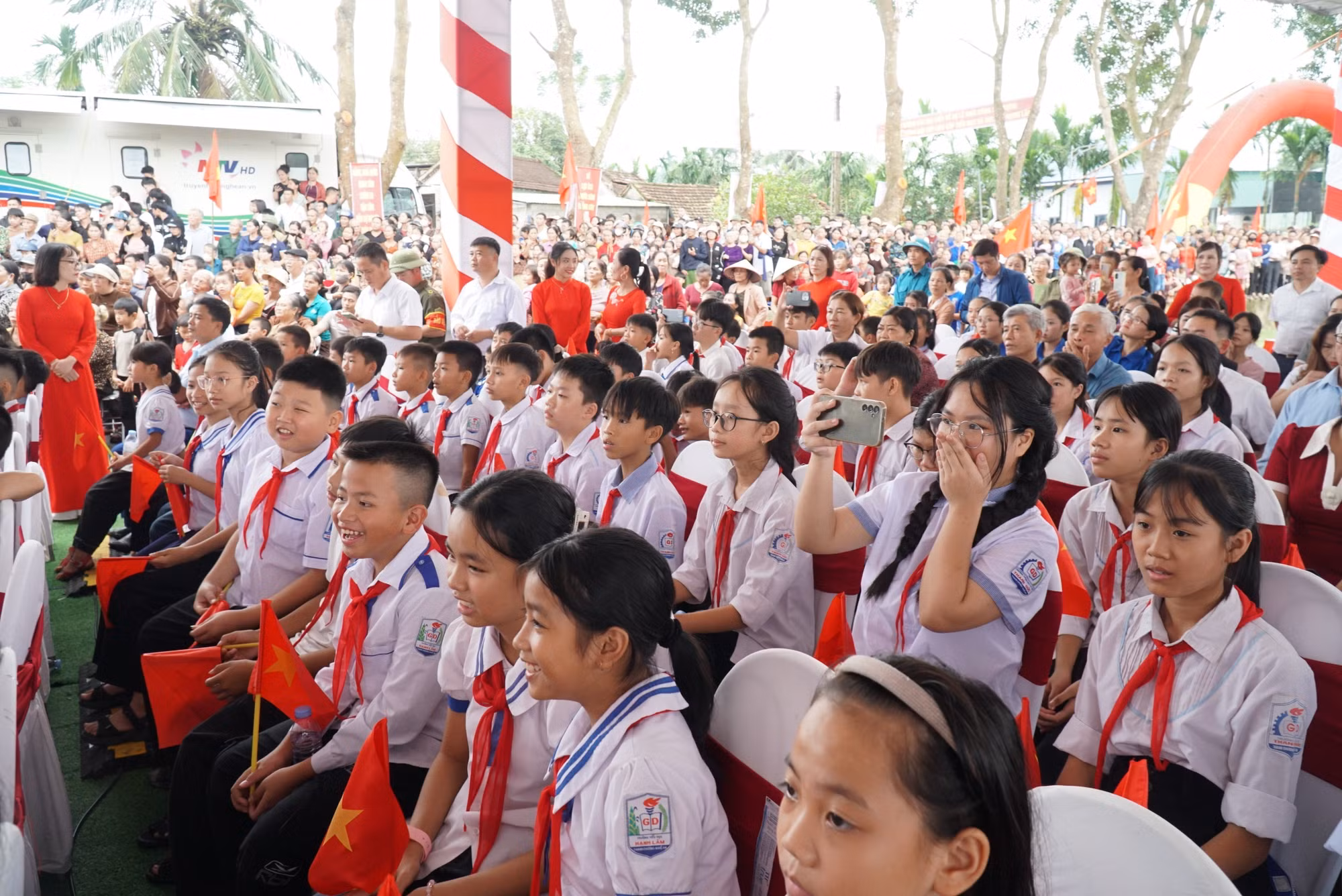 vna-potal-nghe-an-khoi-cong-9-truong-pho-thong-noi-tru-lien-cap-tai-cac-xa-bien-gioi-8396463.jpg