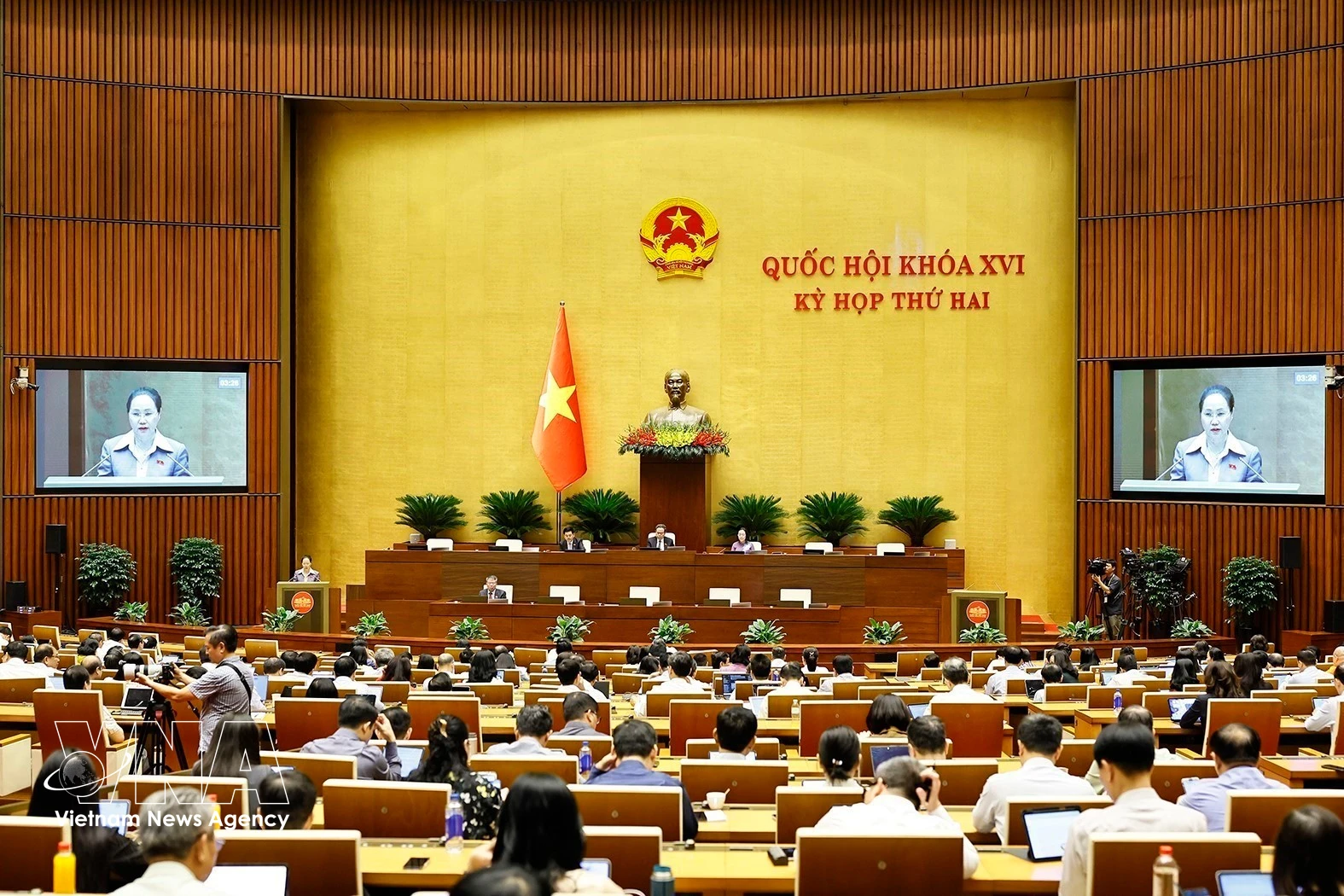 A discussion during the second session of the 16th National Assembly (Photo: VNA)