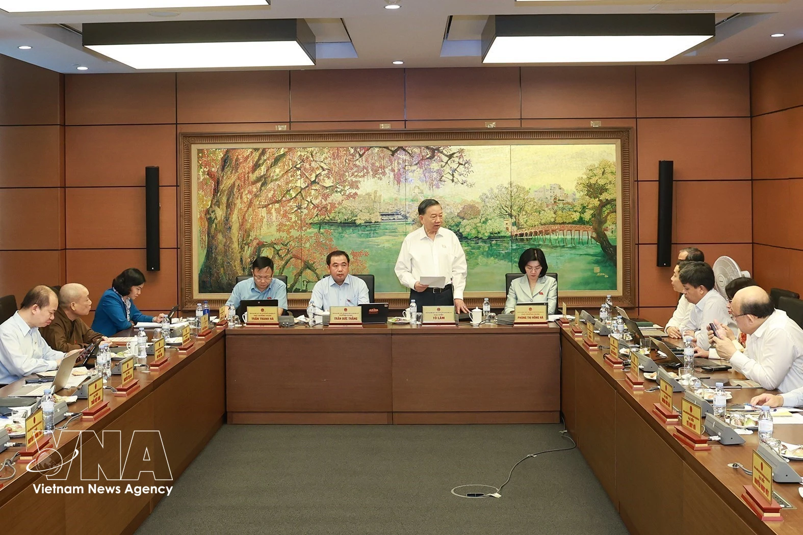 General Secretary of the Communist Party of Vietnam Central Committee and President To Lam speaks at the discussion. (Photo: VNA)