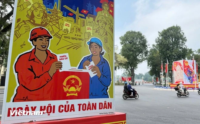 On March 2, election committees receive and distribute election materials and ballot papers to polling teams, no later than 13 days before voting day. (Photo: VNA)