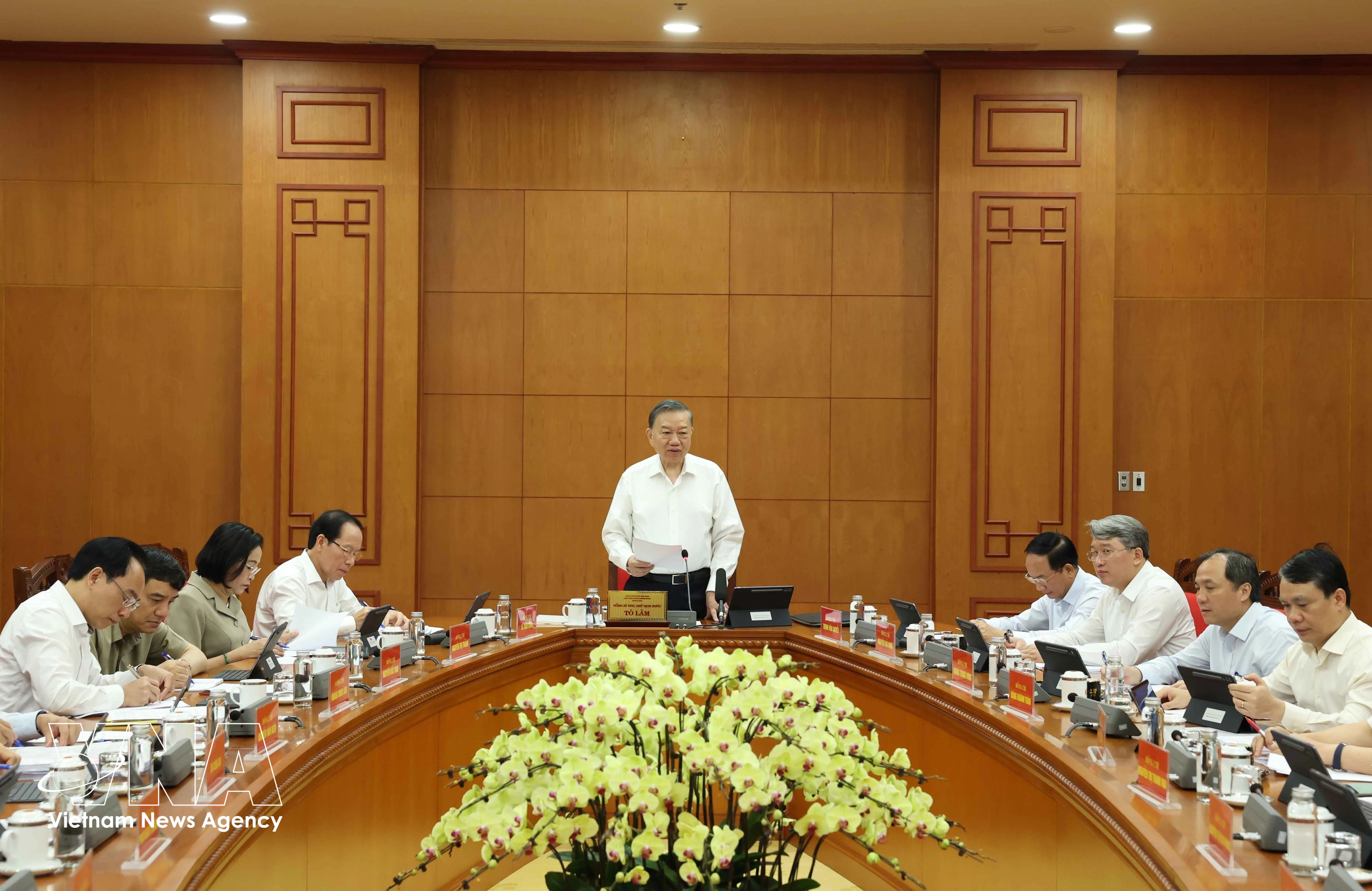 General Secretary of the Communist Party of Vietnam Central Committee and President To Lam speaks at the August 25 meeting that reviews the first year of implementing Resolution No. 71-NQ/TW. (Photo: VNA)