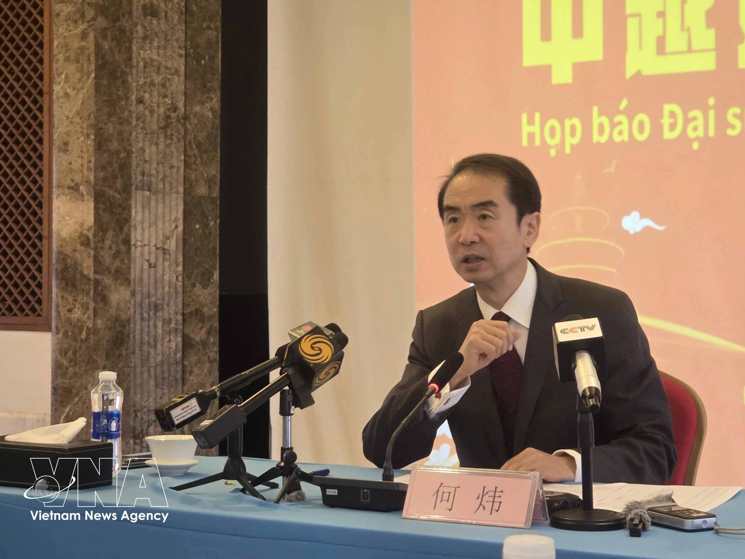 Chinese Ambassador to Vietnam He Wei speaks at the press briefing in Hanoi on April 21 (Photo: VNA)