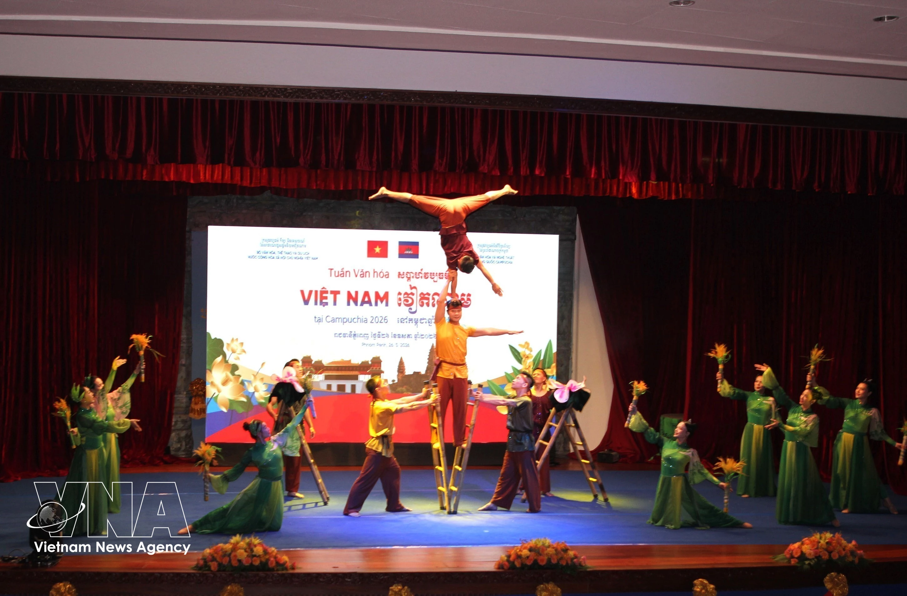 An art performance at the Vietnam Culture Week in Cambodia in 2026. (Photo: VNA)