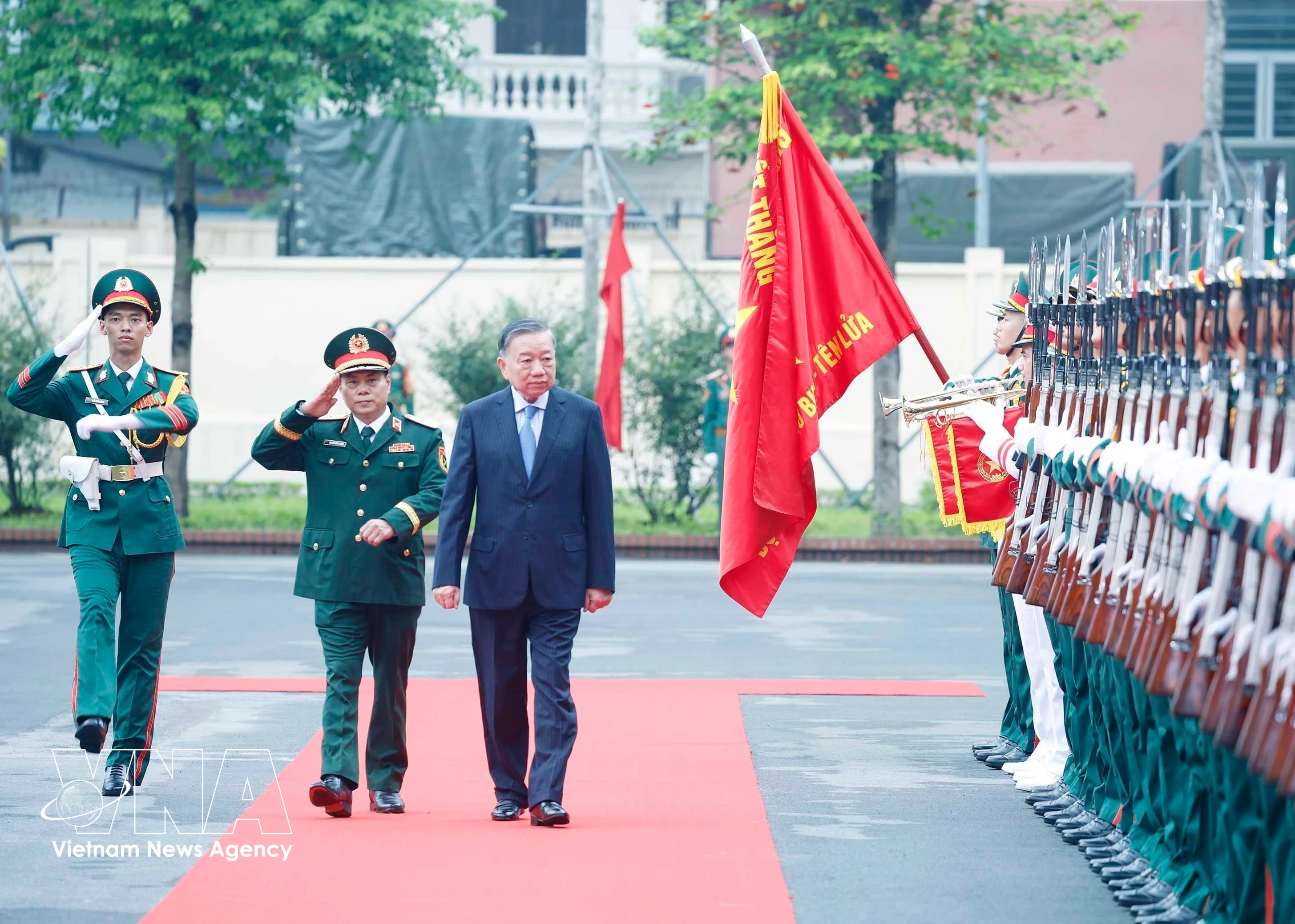 Party General Secretary and State President To Lam reviews the guard of honour at the ceremony marking the 80th anniversary of the artillery-missile force on June 29. (Photo: VNA)